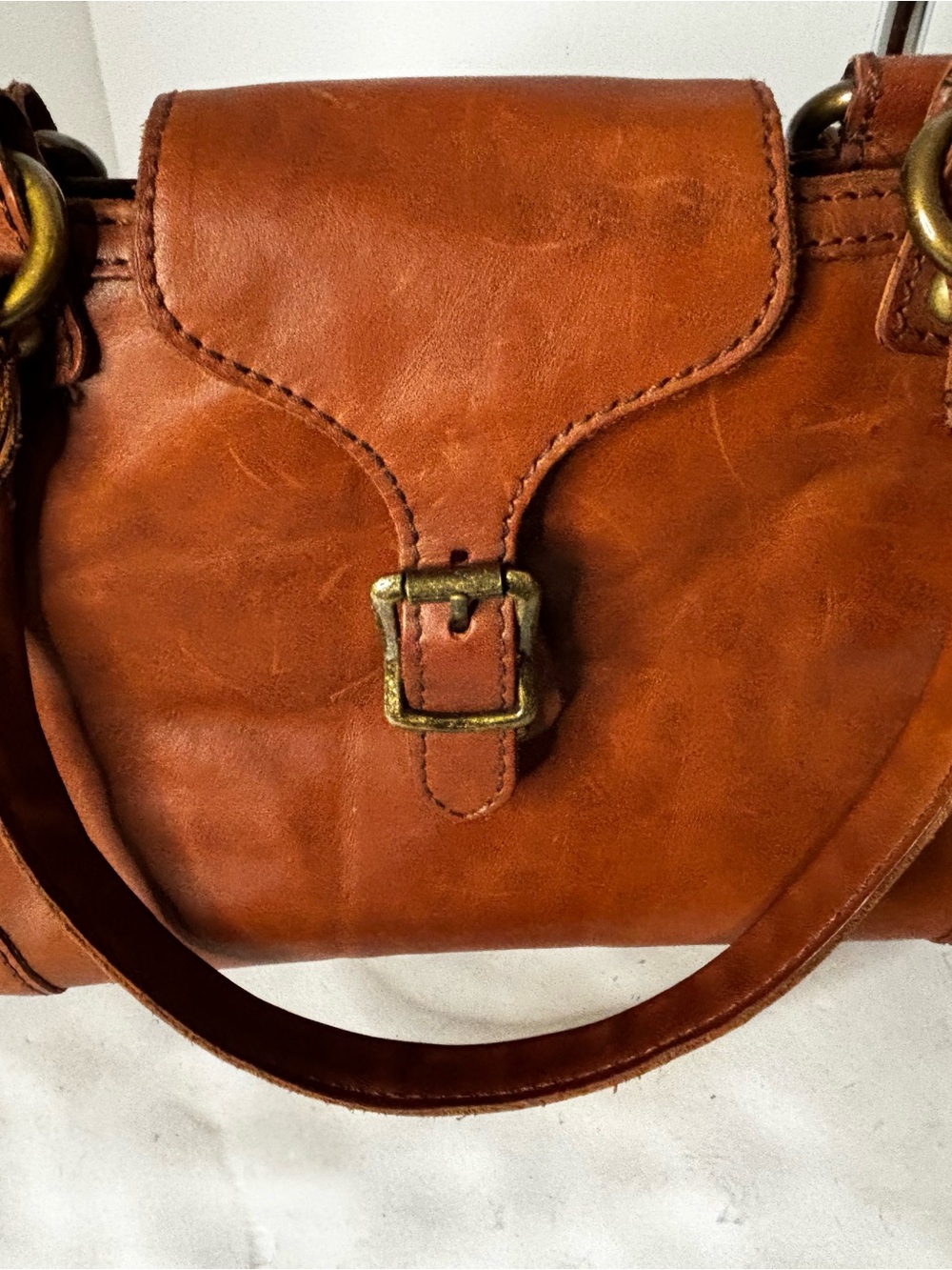 Crown Vintage brown Classic Tan Leather Shoulder Bag - Timeless Everyday Style - Picture 3 of 9